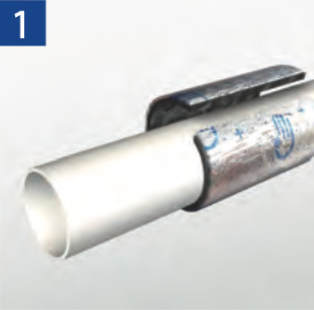 耐火シートを配管に1周巻く。